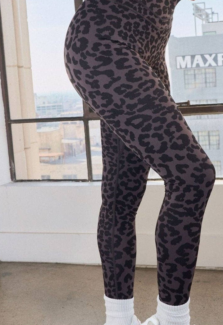 Vitality Pulse® Pant - King Cheetah Midnight: M